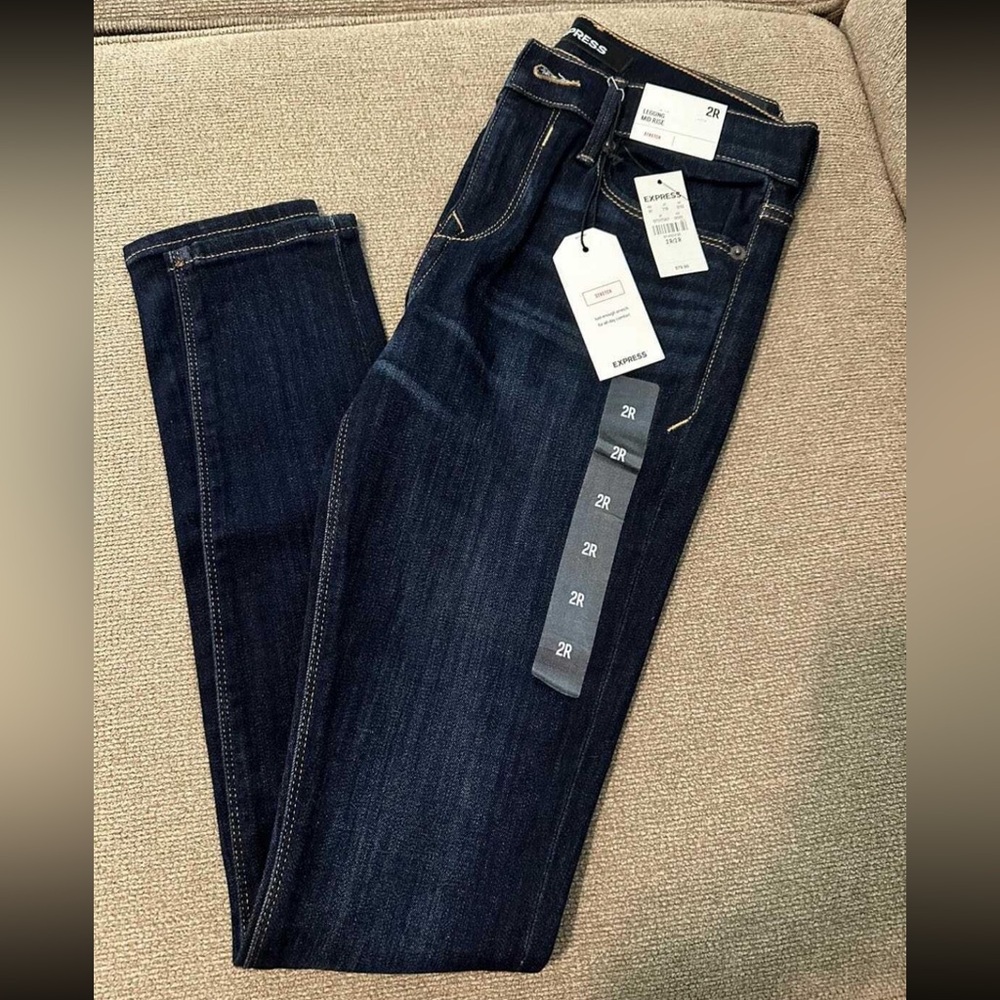 NWT- Size 2R- Express Mid Rise Stretch Jean
Legging